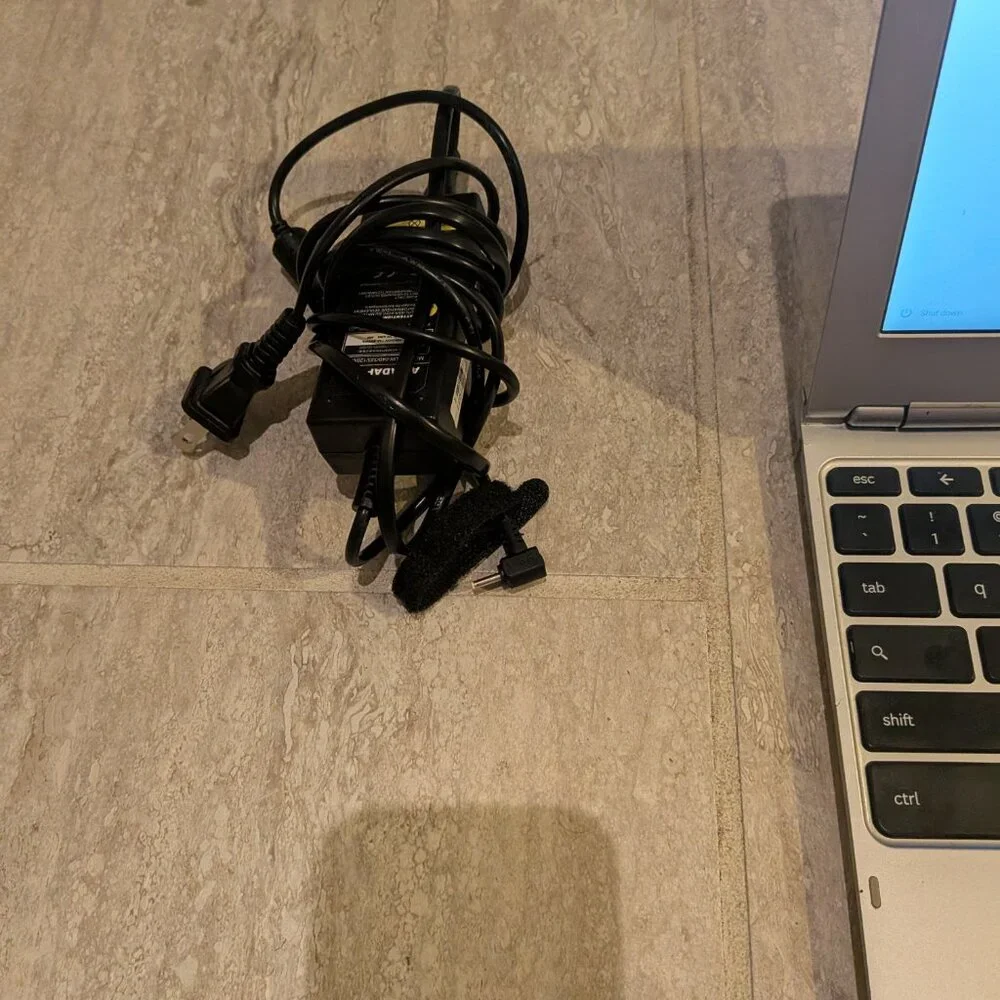 Samsung XE303 C12 Chromebook 11.6 1.7GHz, 2GB Ram with Charger